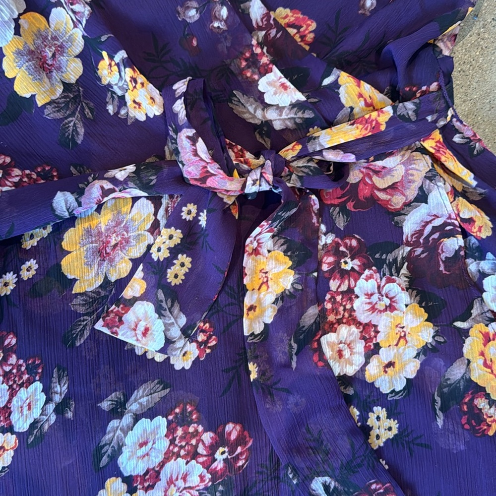 Floral wrap Style Dress - Picture 4 of 8